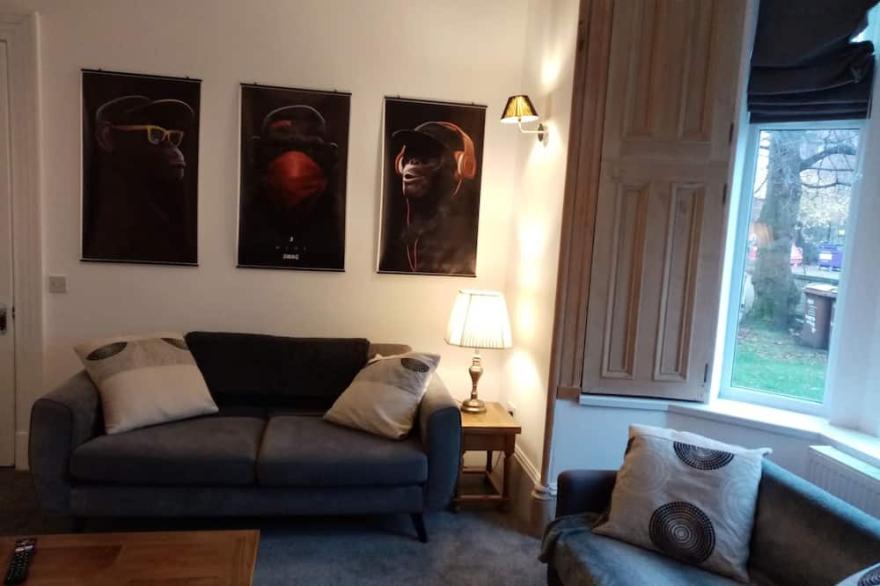 Beautiful Large 1 kingsized bed fully furnished apartment.