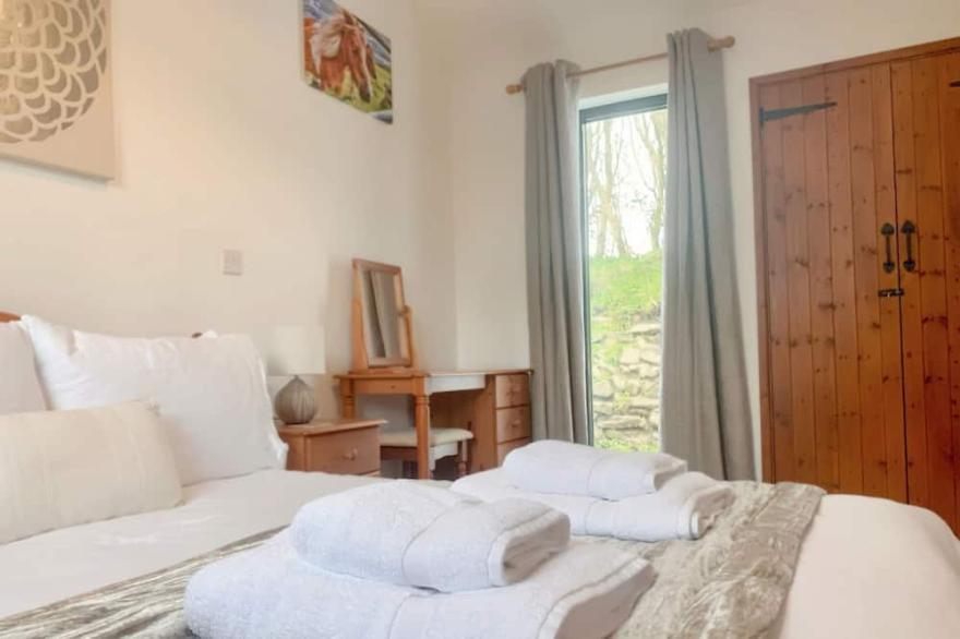 2 Bed, Dog Friendly Cottage, on Bodmin Moor, Cornwal, Delphy Cottage