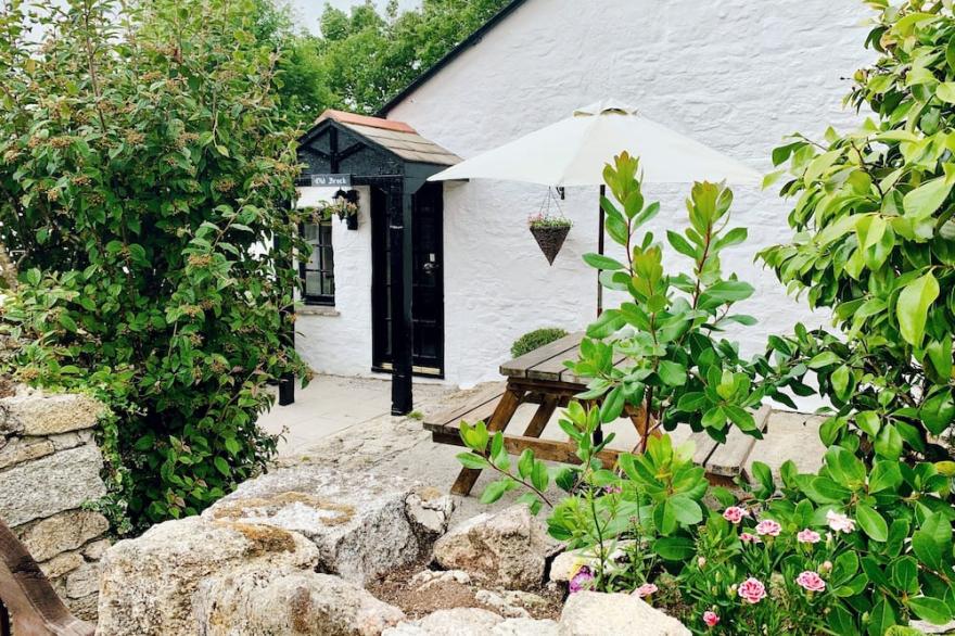 2 Bed, Dog Friendly Cottage, on Bodmin Moor, Cornwall, Old Brock Cottage