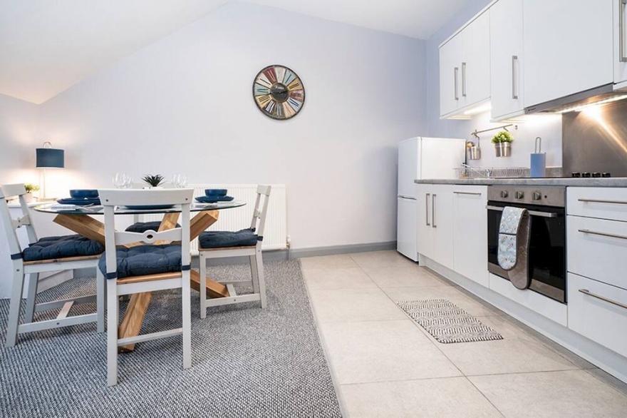Pass the Keys | Lovely 2BR Loft Apartment in Perfect Location