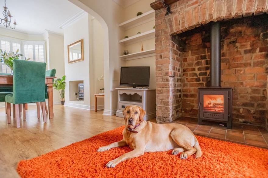 Strayside Cottage Harrogate. Dog friendly. 5 min walk hospital. 15 min walk town