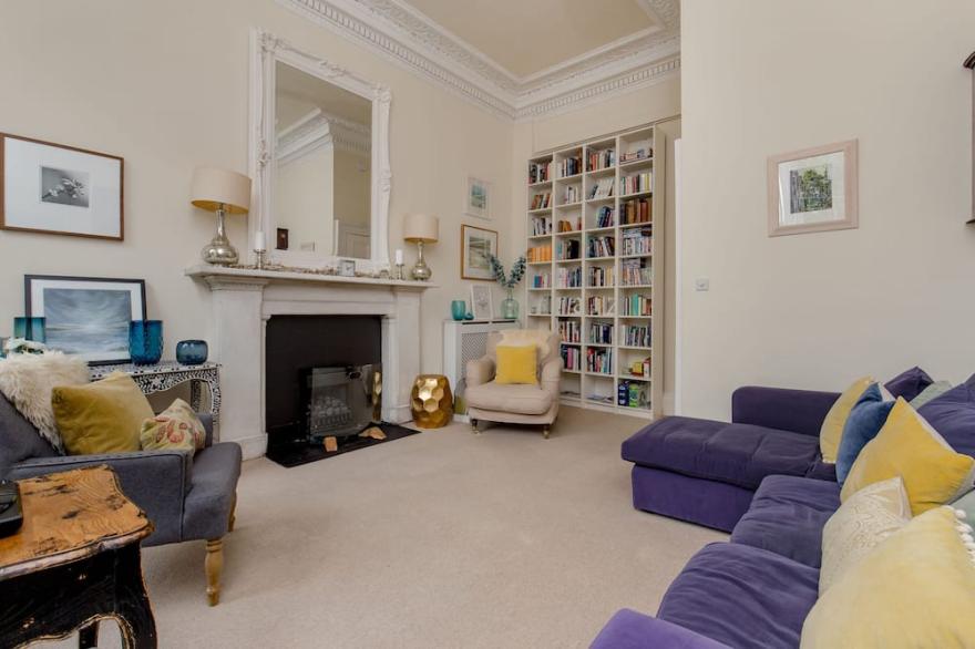 325 Delightful 2 bedroom Apt situated in typical Georgian Square