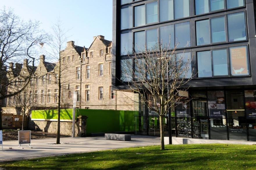 273 Stylish 2 bed Meadows apt  - with private parking
