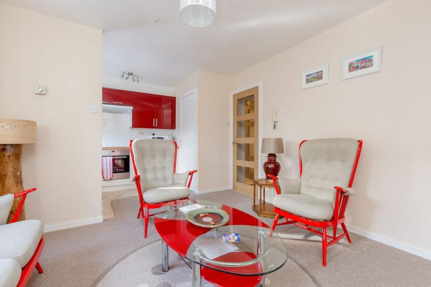 409 Cosy and quiet 1 bedroom apartment in Canonmills with parking