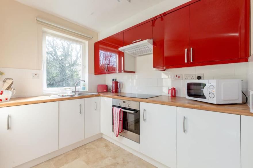 409 Cosy and quiet 1 bedroom apartment in Canonmills with parking