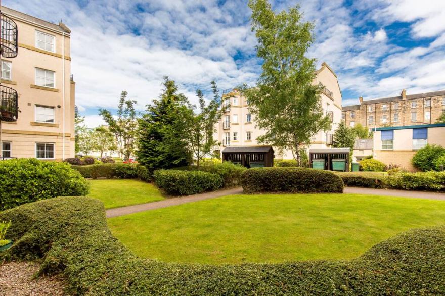 415 Lovely and central 2 bedroom apartment with secure parking