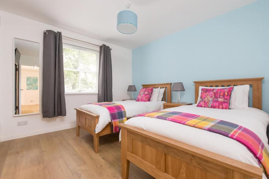415 Lovely and central 2 bedroom apartment with secure parking