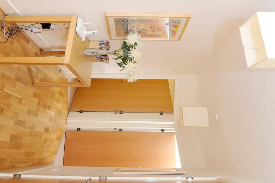 201 Quiet 2 bedroom property with secure private parking