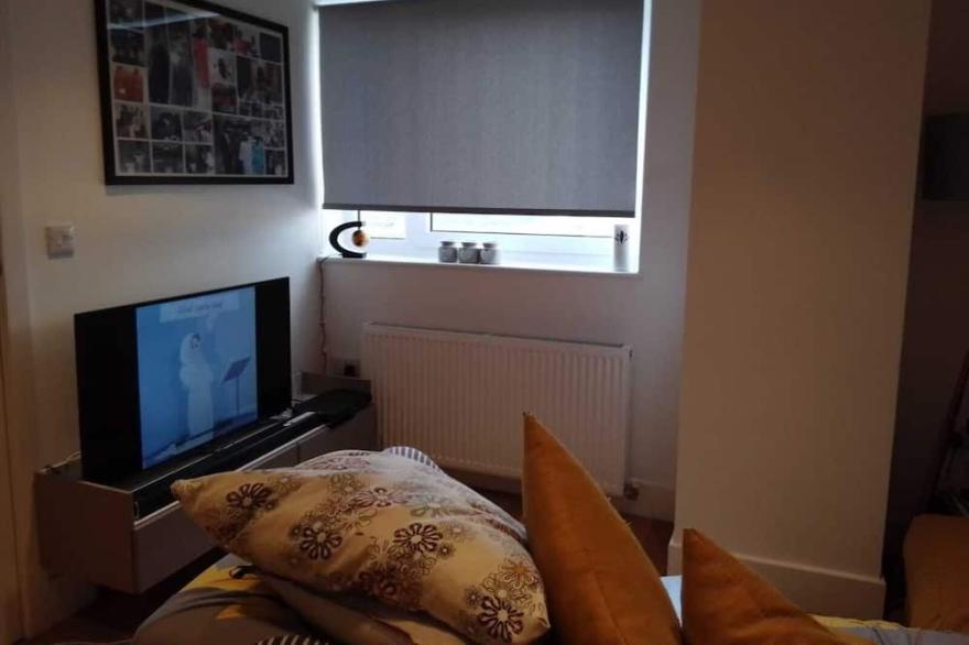 Whole Apartment 5 minutes to East Croydon station & concierge