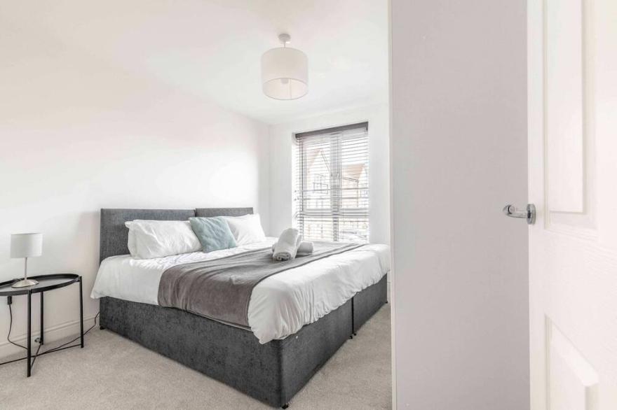 2 BED & 2 BATH COSY APARTMENT SLOUGH- FREE PARKING
