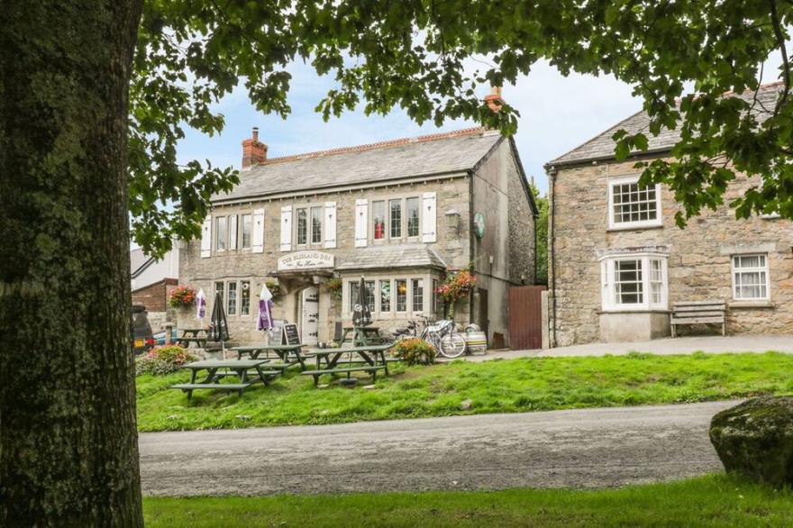 THE SMITHY, pet friendly, with open fire in Blisland