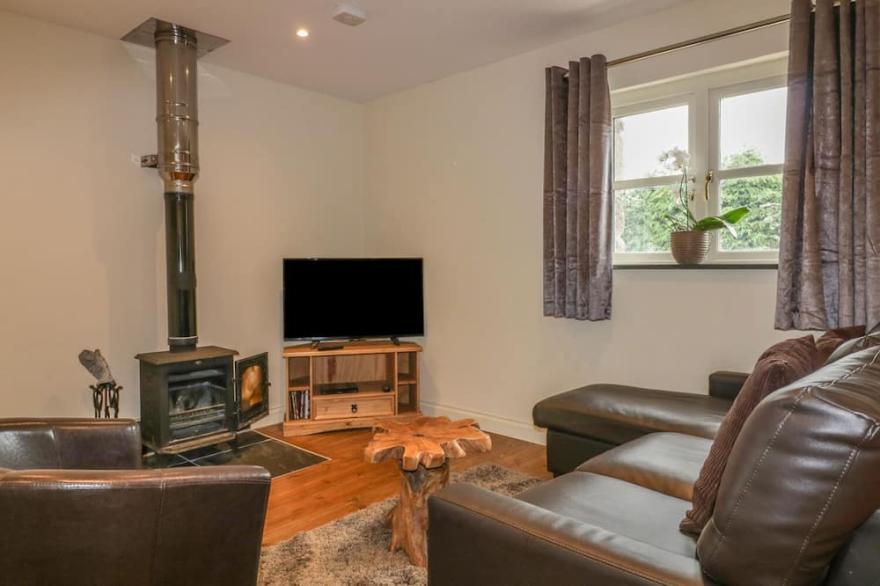 THE SMITHY, pet friendly, with open fire in Blisland