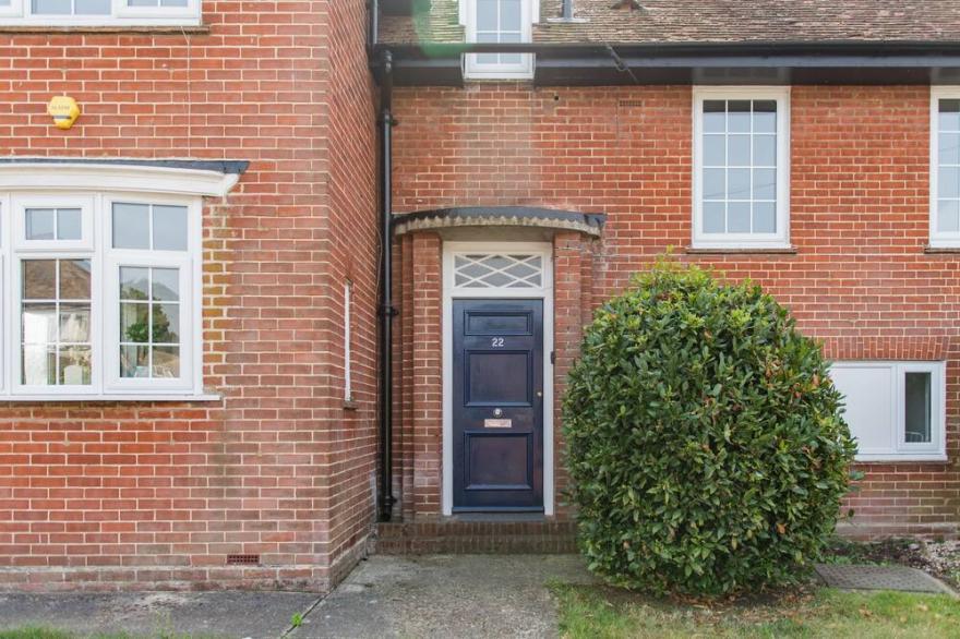 19th Hole is a modern, comfortable holiday home perfectly located for exploring on foot the charming