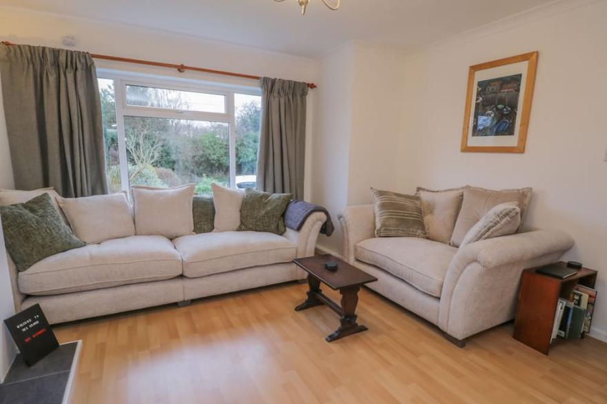 SEA CHANGE, pet friendly, with open fire in Whitby