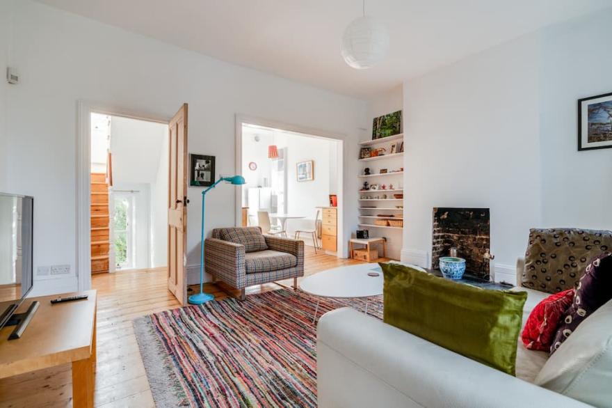 Bright Two Bedroom Apartment Near Vibrant Camden Town