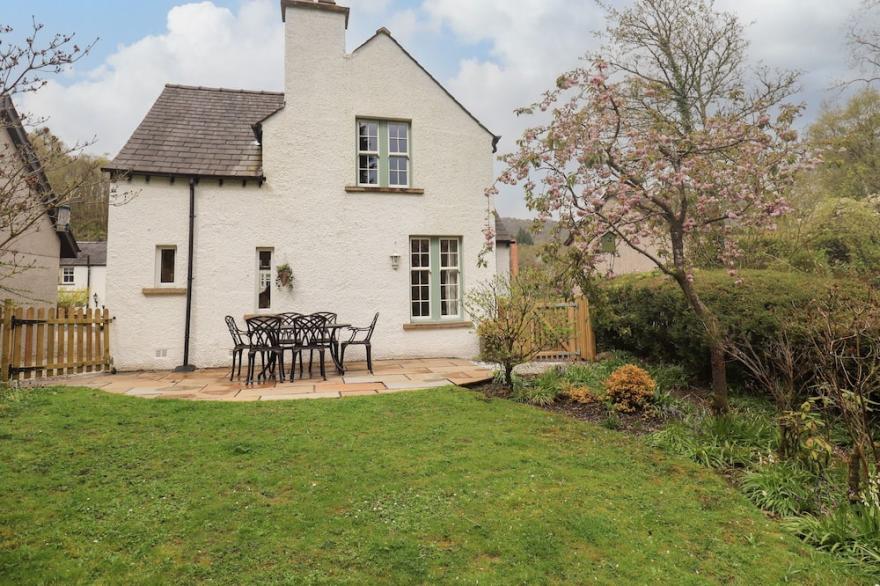 THE OLD POST HOUSE AT LOW STOTT PARK, pet friendly in Newby Bridge