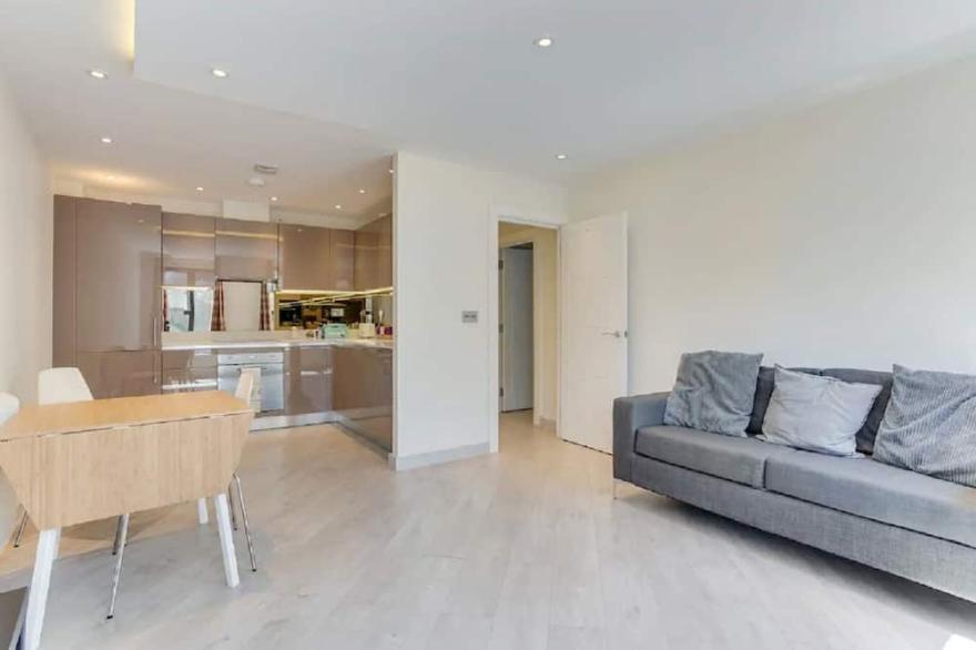 Bright & Spacious 1BD Apartment in Zone 2 - Close to the Tube Station