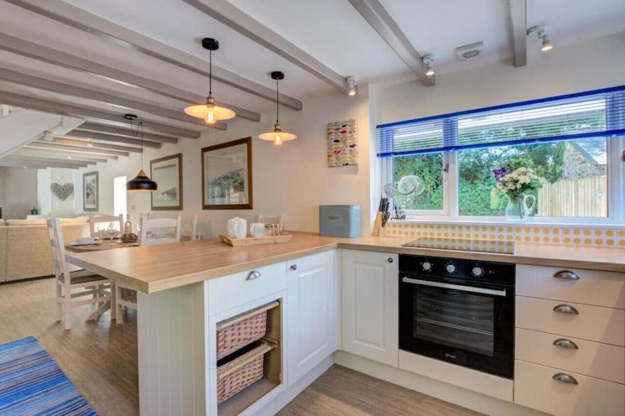 Tremenhere Barn - Three Bedroom House, Sleeps 5