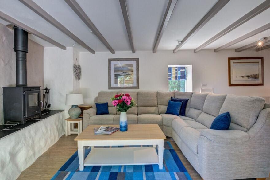 Tremenhere Barn - Three Bedroom House, Sleeps 5