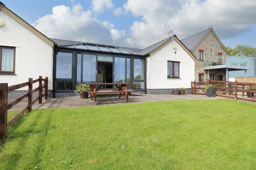 THE MILKING PARLOUR, pet friendly, with a garden in Aberystwyth