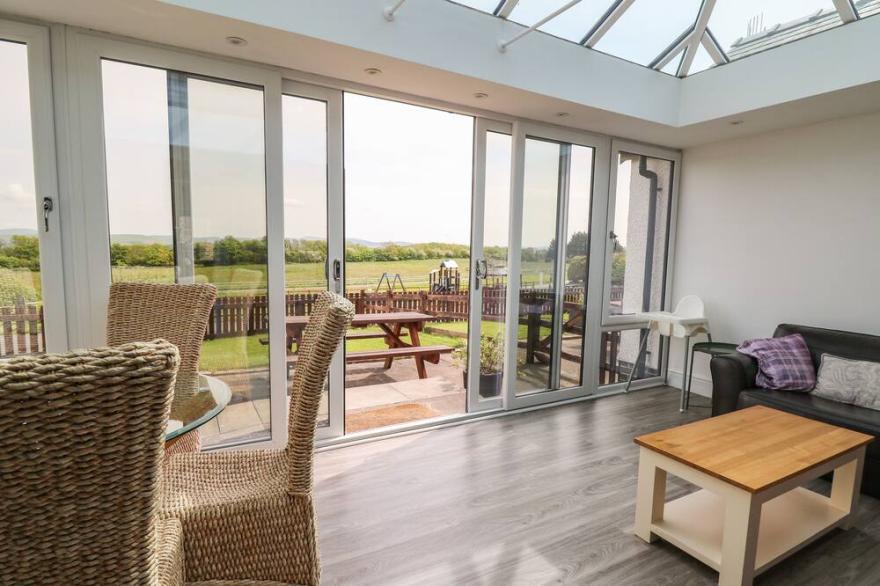 THE MILKING PARLOUR, pet friendly, with a garden in Aberystwyth