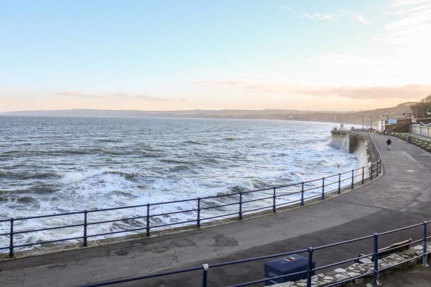 SEA ROKE, family friendly, country holiday cottage in Filey