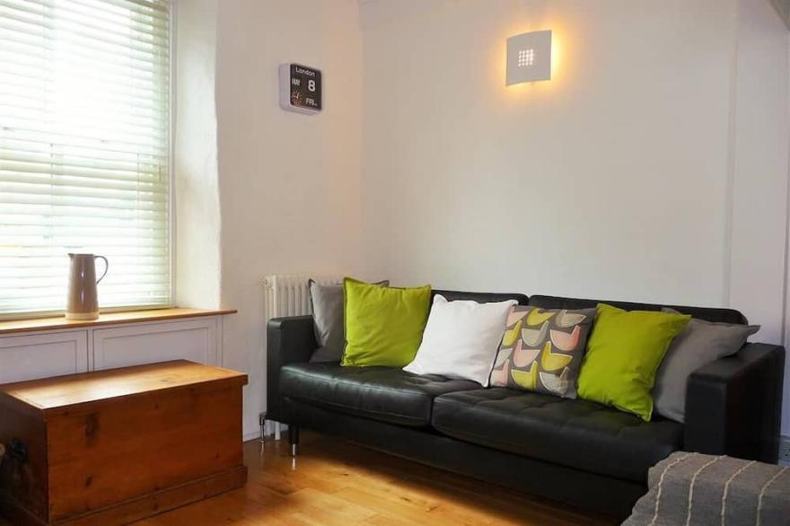 Perfectly Situated In The Heart Of St Ives' Conservation Area Of Downalong