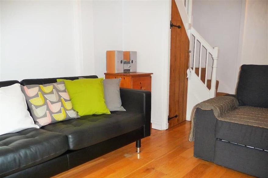 Perfectly Situated In The Heart Of St Ives' Conservation Area Of Downalong