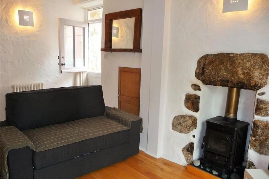 Perfectly Situated In The Heart Of St Ives' Conservation Area Of Downalong