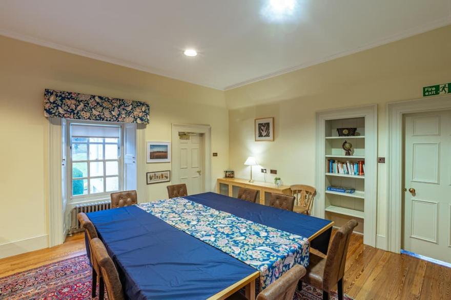 Stewart Apartment -  an apartment that sleeps 12 guests  in 5 bedrooms