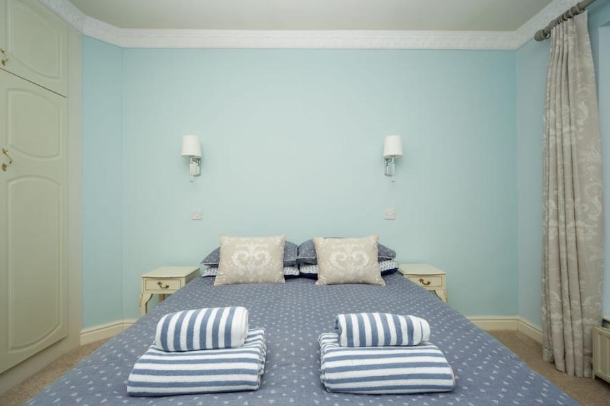 Spacious flat, stunning views, close to beaches and pub - family & dog friendly