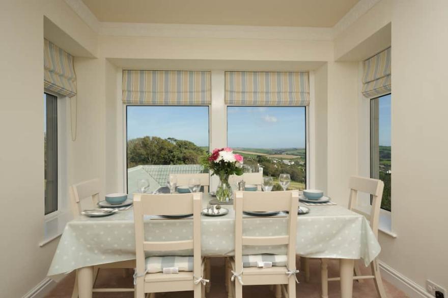 Spacious flat, stunning views, close to beaches and pub - family & dog friendly