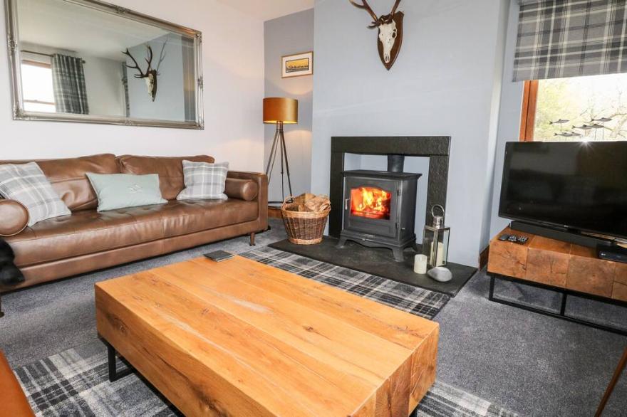 CLEARWATER HOUSE, family friendly, with open fire in Glenuig