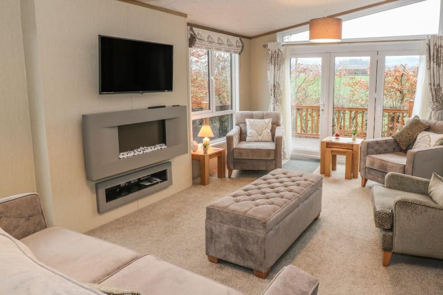 AVONAL LODGE (24), family friendly, with a garden in Dunning