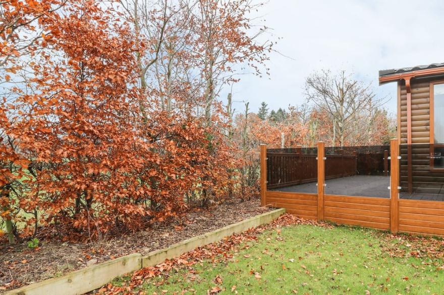 AVONAL LODGE (24), family friendly, with a garden in Dunning
