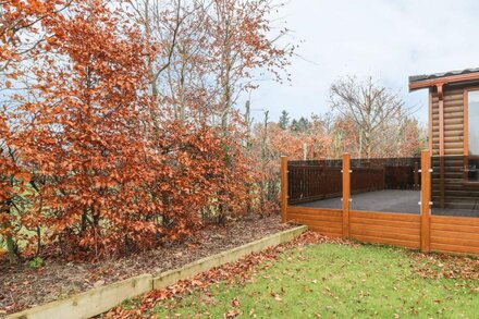 AVONAL LODGE (24), family friendly, with a garden in Dunning