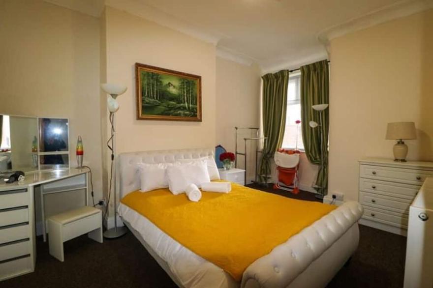 Entire Residential home 5 mins walk to the Beach