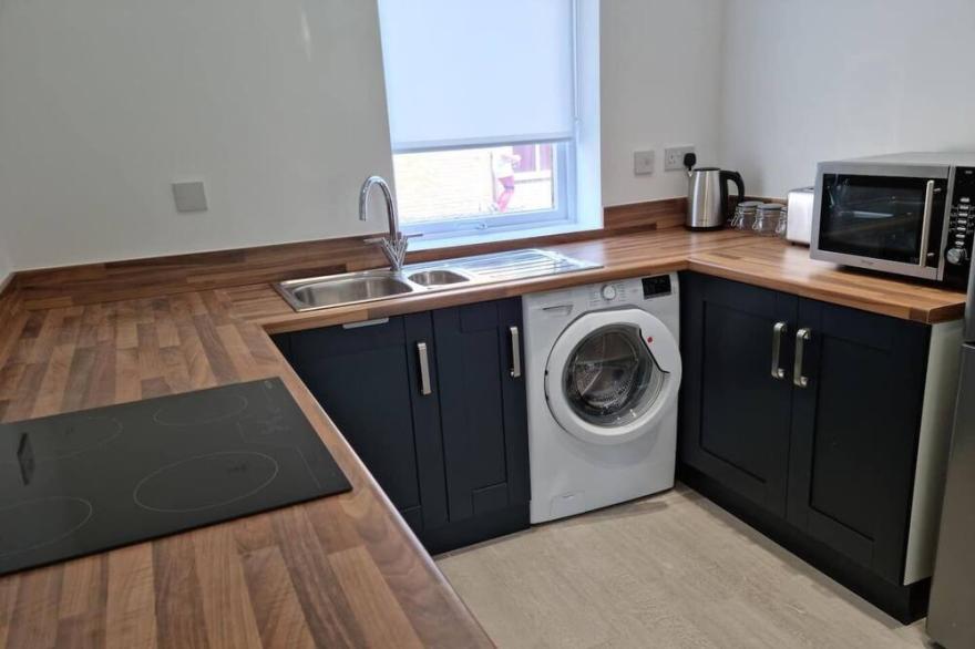 Waterfront Retreat - Modern 1 Bedroom Apartment