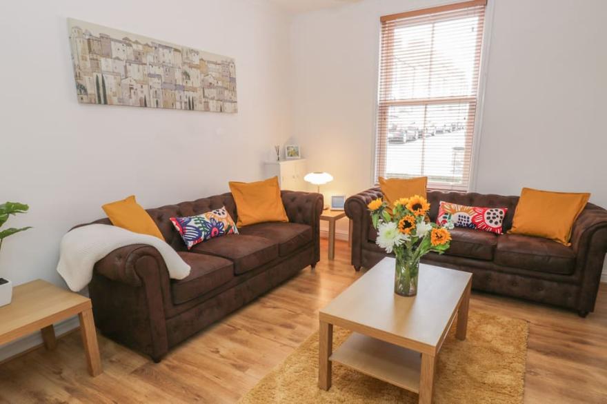 LARIDAE, family friendly, character holiday cottage in Whitby