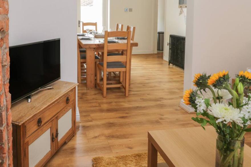 LARIDAE, family friendly, character holiday cottage in Whitby
