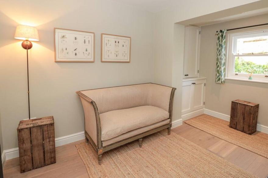 WILLOW COTTAGE, family friendly, luxury holiday cottage in Dartmouth