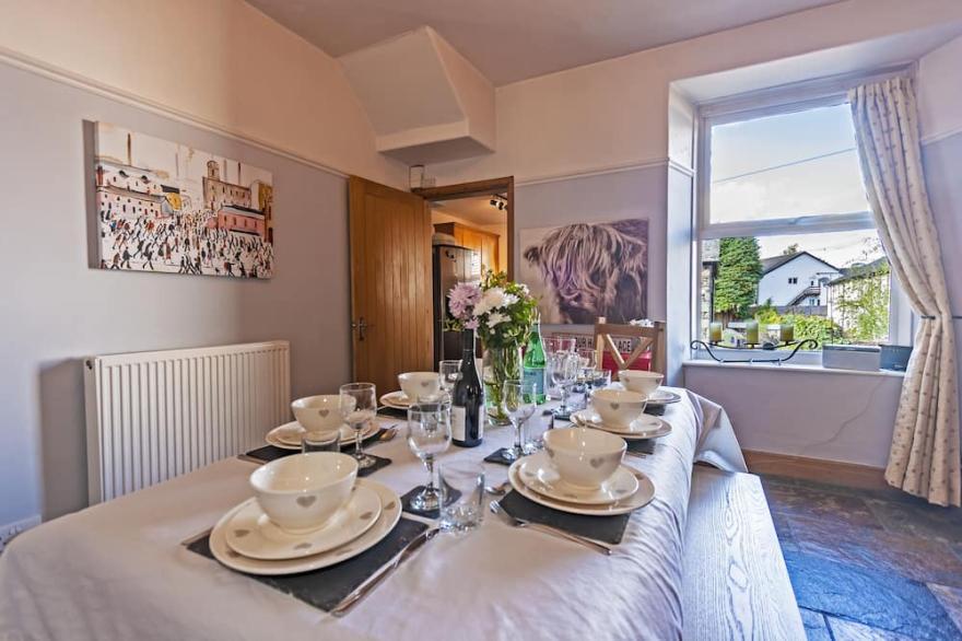 Stylish 4 bedroomed cottage with games room, 2 minute walk to Bowness high st