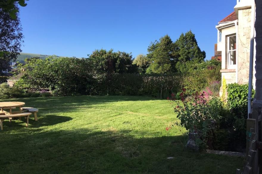 Spacious, quiet location, beach few mins, big garden, discounts available