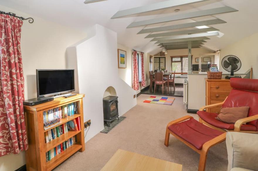 SPRINGFIELD COTTAGE, pet friendly, with a garden in Bideford