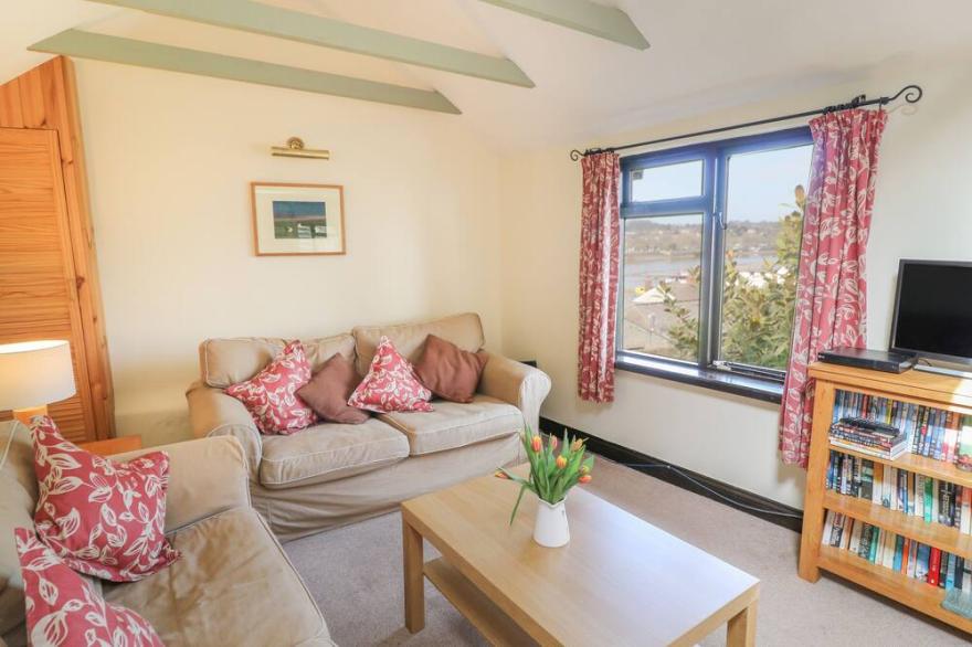SPRINGFIELD COTTAGE, pet friendly, with a garden in Bideford