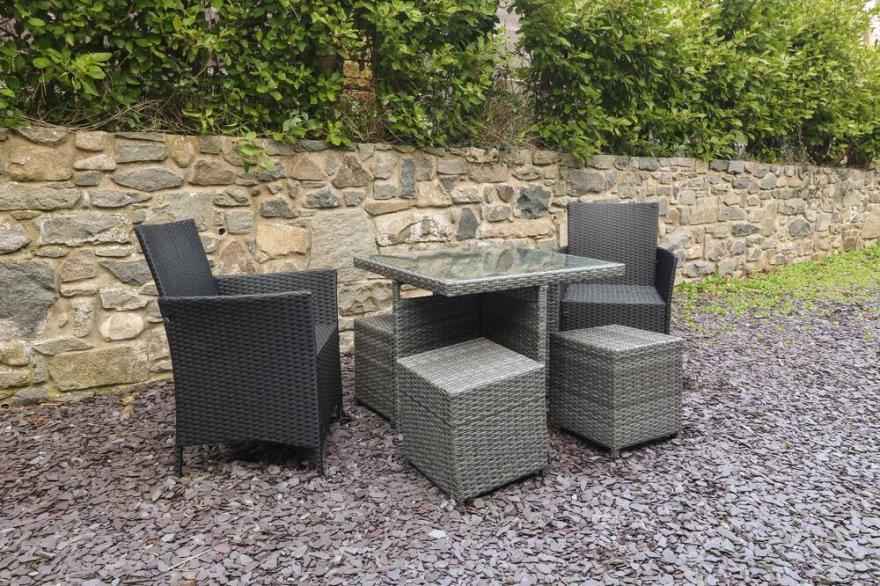 ANNEX, pet friendly, country holiday cottage, with a garden in Nefyn