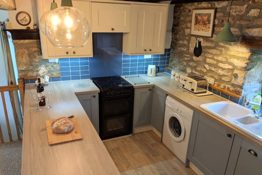Gorgeous Traditional Cornish Cottage with Hot Tub & Sauna 7m from the Beach
