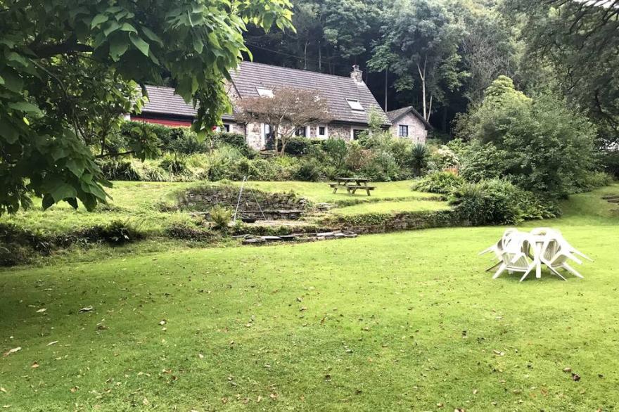 Charming 4-bedroom cottage with fabulous sea views and large grounds.