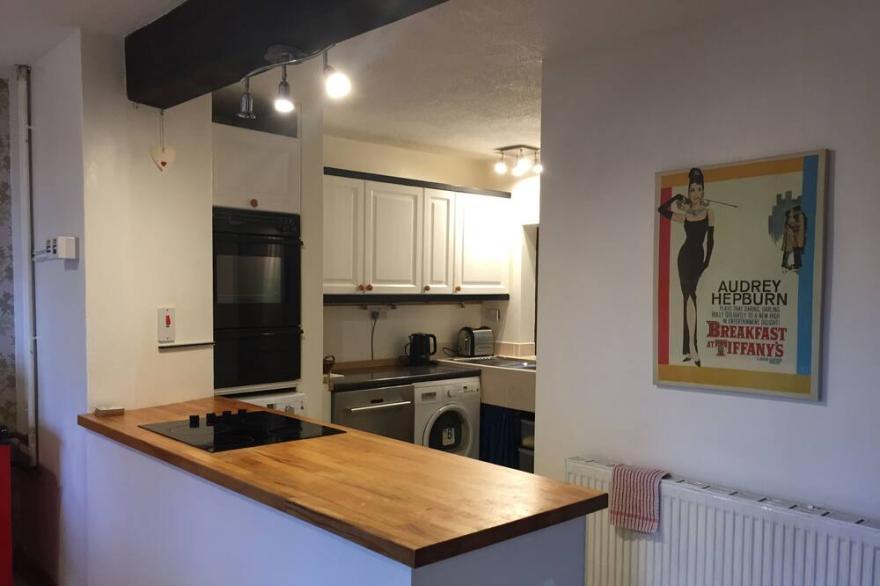 Charming 4-bedroom cottage with fabulous sea views and large grounds.