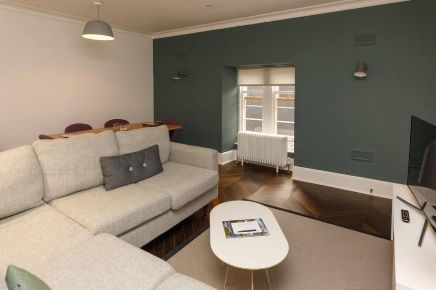 A lews castle that sleeps 2 guests  in 1 bedroom